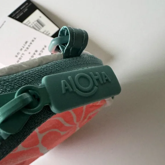 Aloha Collection Limited Edition Waikiki Tote & Pouch Set - Picture 3 of 13